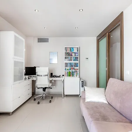 El Maestranza Apartment *